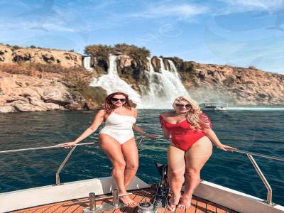 Private Yachttour mit Whirlpool