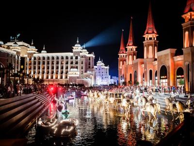 Aslanlar Ülkesi ve Efsaneler Ülkesi (Gece Gösterisi)