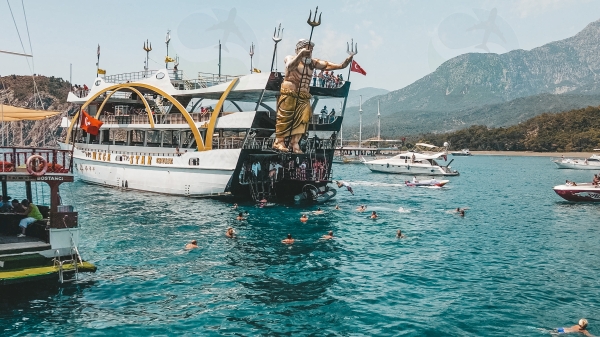 Megastar Cruise Tekne Turu