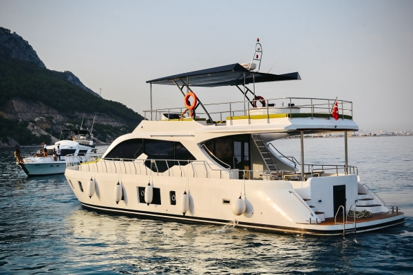 Private Yachttour mit Whirlpool
