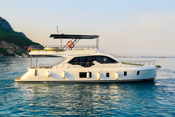 Private Yachttour mit Whirlpool