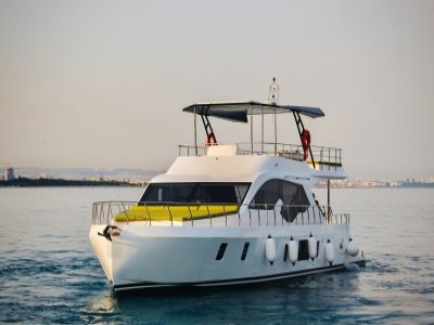 Private Yachttour mit Whirlpool